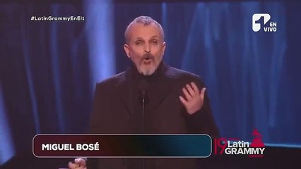 Miguel Bosé afónico en los Latin Grammy Awards