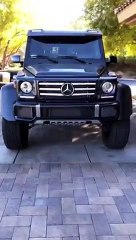 Mayweather presume de la pasta que ha ganado tras su victoria ante el luchador japonés