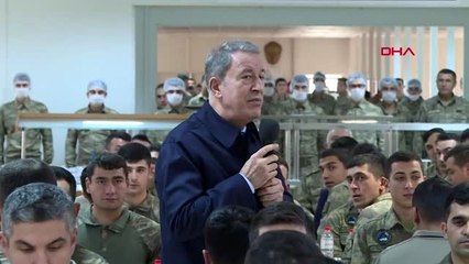 Milli savunma bakanı akar ve komuta kademesi yeni yıla birlikleri ziyaret ederek girdi-2
