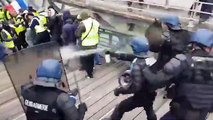 Piden prisión para el boxeador que golpeó a un policía durante las protestas en París