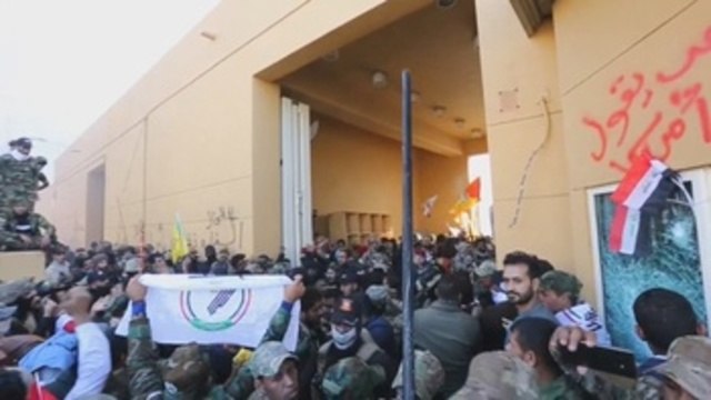 Milicias chiíes rebajan la tensión y abandonan la Embajada de EEUU en Bagdad