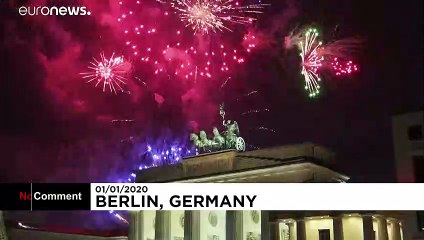 Tour d'Europe des feux d'artifice pour accueillir la nouvelle année