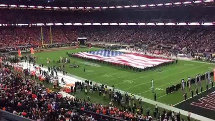 Un avión espía 'Dragon Lady', protagonista de este partido de fútbol americano en EE.UU