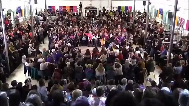 El lacrimógeno circo feminista de Irene Montero para parir a los trillizos reaccionarios