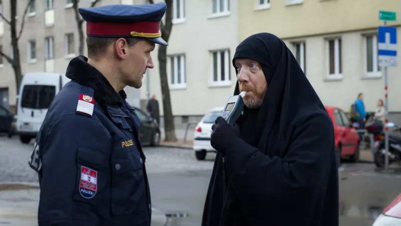 WOMIT HABEN WIR DAS VERDIENT? Film - Trailer und Clips