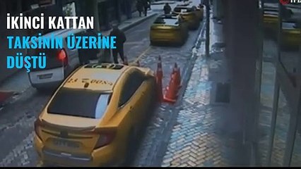 İkinci kattan taksinin üzerine düştü