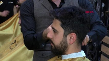 İzmir yüz kusurlarını kapatarak saç kesiyor