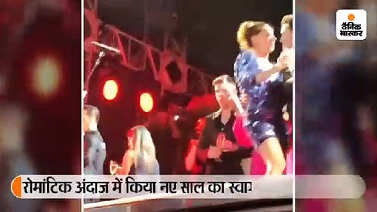 प्रियंका को निक ने किया स्टेज पर किस