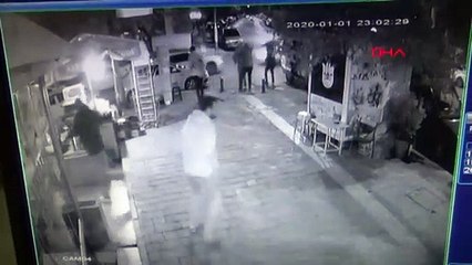 İzmir'deki kanlı pusu kameralara yansıdı: Tesadüfen oradan geçen 2 kişi öldü