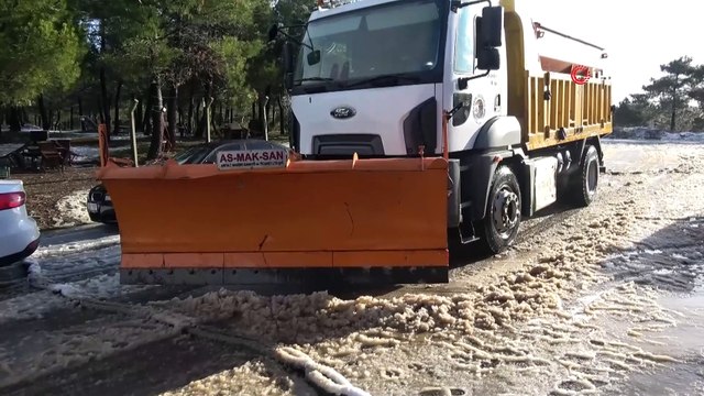 İSTANBUL-EK) Kar yağışıyla beyaza bürünen Aydos Ormanı havadan görüntülendi