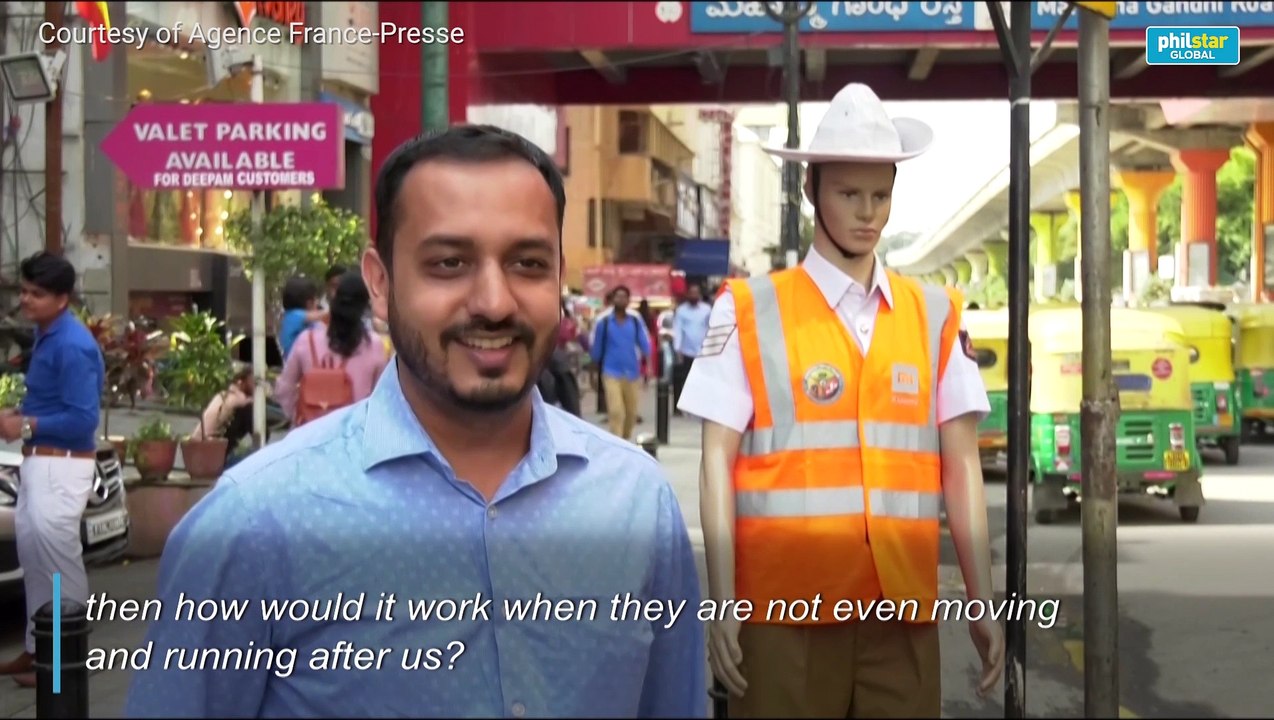 Police dress up mannequins to catch traffic offenders in India