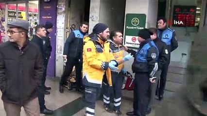 Fatih’te bir kişi kaldırımda donarak öldü