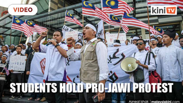 Student group holds pro-Jawi protest