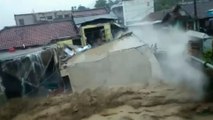 Dans la région de Jakarta, en Indonésie, des inondations meurtrières font au moins 23 morts