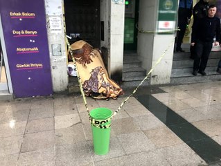 İstanbul'da Fatih'te bir kişi sokak ortasında donarak can verdi