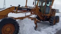 Bitlis’te 50 köy yolu ulaşıma kapandı...Bazı evler neredeyse kara gömüldü