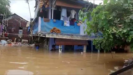 Endonezya'daki selde ölü sayısı 16'ya yükseldi