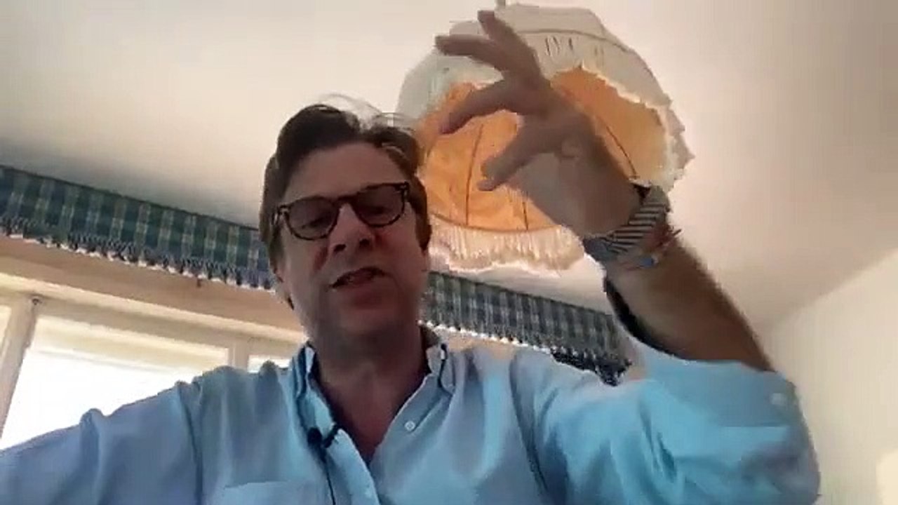 Porro- Papa Francesco non porge la guancia e schiaffeggia l-asiatica (02.01.20)