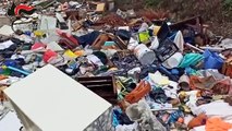 Cosenza - Rifiuti speciali abbandonati vicino fiume Crati (02.01.20)