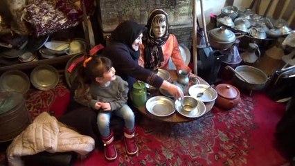 Akçakoca'nın "Antikacılar kralı" ziyaretçilerine tarihi eserleri sergiliyor - DÜZCE