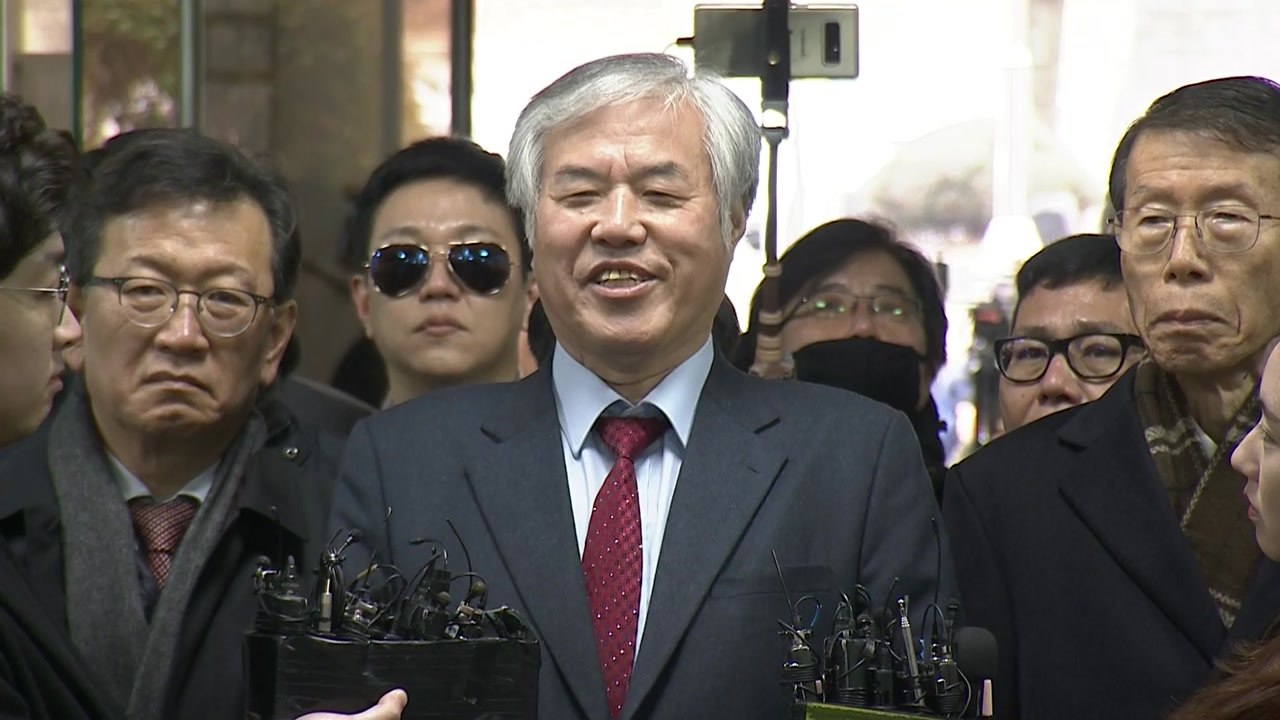[기자브리핑] '폭력 집회 주도 혐의' 전광훈 목사 구속 여부 오늘 결정 / YTN