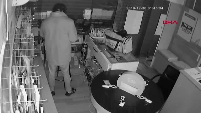 Edirne 100 bin lira değerinde cep telefonu ve aksesuar çalan hırsız yakalandı