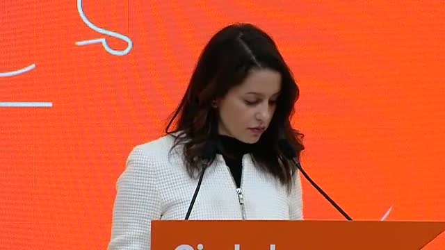 Arrimadas llamará a los barones socialistas para frenar a Sánchez