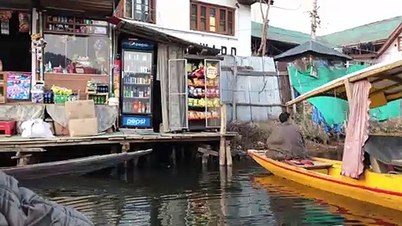 Dal Lake in Kashmir - Shikara Boat Ride in 4K