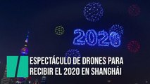 El espectáculo de drones luminosos que recibe el año nuevo en Shanghai