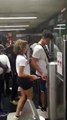 Los manteros se cuelan en el Metro de Barcelona... porque lo dice Colau