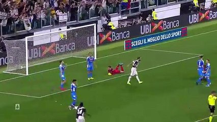 Cristiano Ronaldo marca frente al Nápoles y lo celebra parodiando el gesto del VAR