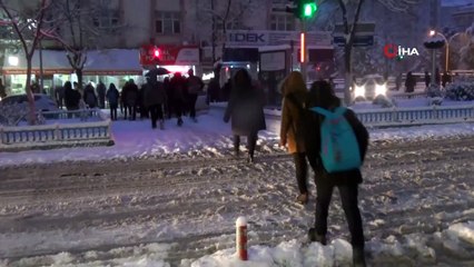 Kütahya'da kar kalınlığı 15 santimetreye ulaştı