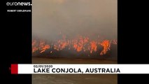 Australia, la costa invasa dalle fiamme: turisti in fuga