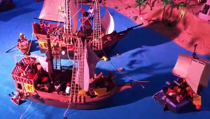 Les pirates Playmobil s'affrontent sur une mer déchaînée