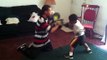 Cet enfant de 5 ans est un futur champion de boxe et son entrainement est dingue