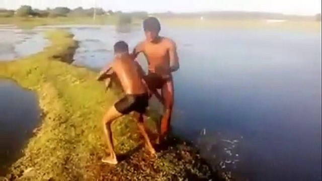 Best WWF match ever ( 720 X 1280 )