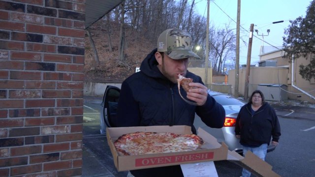 Barstool Pizza Review - John's Pizza Restaurant (Naugatuck, CT)