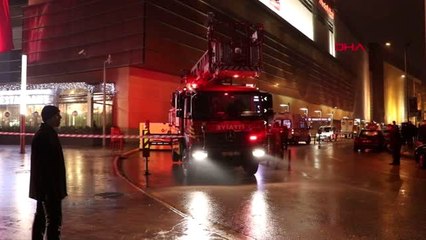 Alışveriş merkezinin terasında intihara kalkıştı