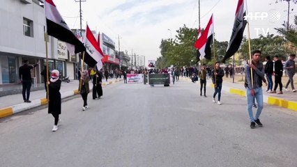 Des étudiants manifestent contre les ingérences de l'Iran et des USA