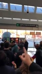 El sucio escrache de los taxistas a Albert Rivera en Atocha: «Golfo, cabrón, no te va a votar nadie»