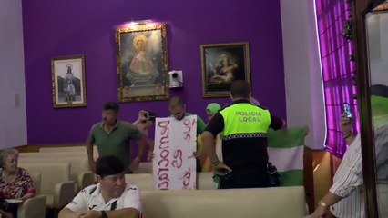 El surrealista vídeo de los diabólicos batasunos andaluces dando hostias a Ortega Smith