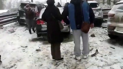 Esta autopista queda bloqueada tras chocar 52 coches en cadena