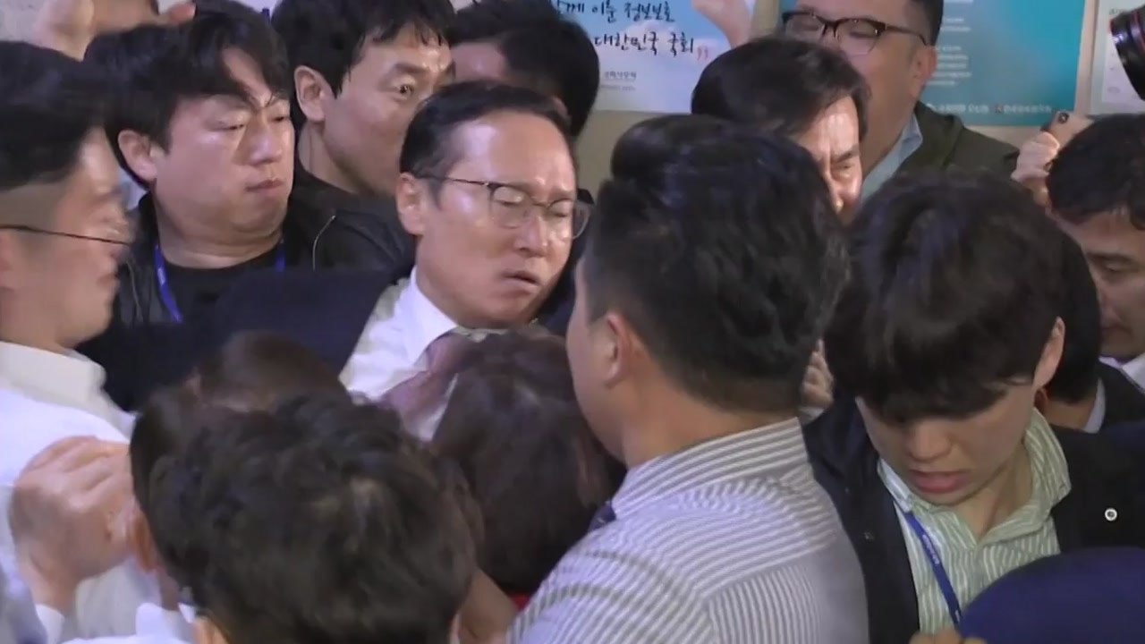 '패스트트랙 충돌' 현역 의원 무더기 기소...총선 변수 될까? / YTN