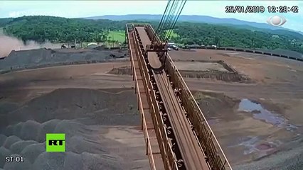 El impactante momento en que colapsa el dique de Brasil y deja más de cien muertos