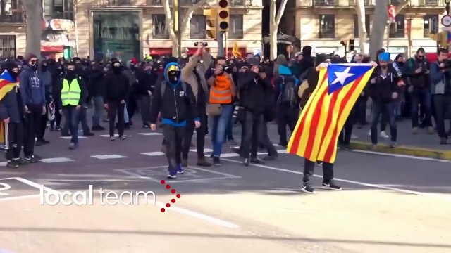 El vídeo de los separatistas catalanes que amenazan a España con sus AK-47 desde el Kurdistán