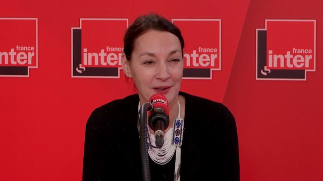 Jeanne Balibar : Tout le monde me dit, c'est une comédie loufoque, les élus prennent des décisions qui sont n'importe quoi. Mais je les ai toutes trouvées dans la réalité !