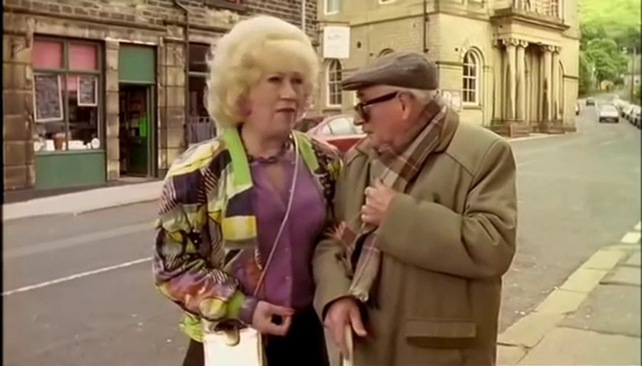 Last Of The Summer Wine S20E04 Bill Owen • Peter Sallis • Frank Thornton • Thora Hird  • Jean Alexander