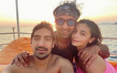 Good Girl Alia Bhatt Calls Ranbir Kapoor  Ayan Mukerji Her Best Boys As New Year Baecation Comes To An End