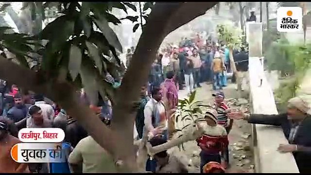 युवक की हत्या के बाद ग्रामीणों ने थाने पर किया हमला