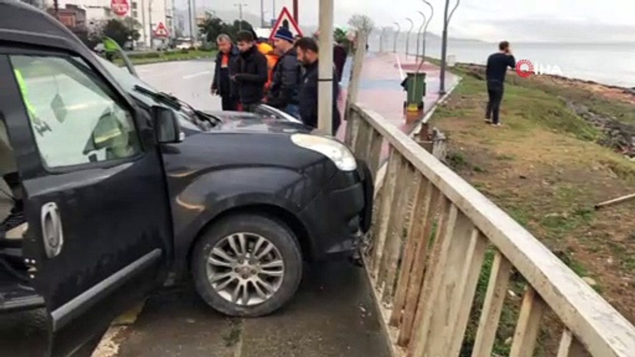 Fatsa'da Trafik Kazası, Kamyonet Servis Minibüsüne Çarptı: 4 Yaralı